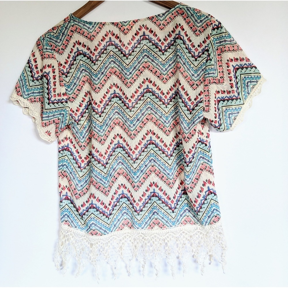 Eyeshadow Women Medium Multi Color Chevron Geometric Crochet Lace Trim Blouse - Picture 7 of 9